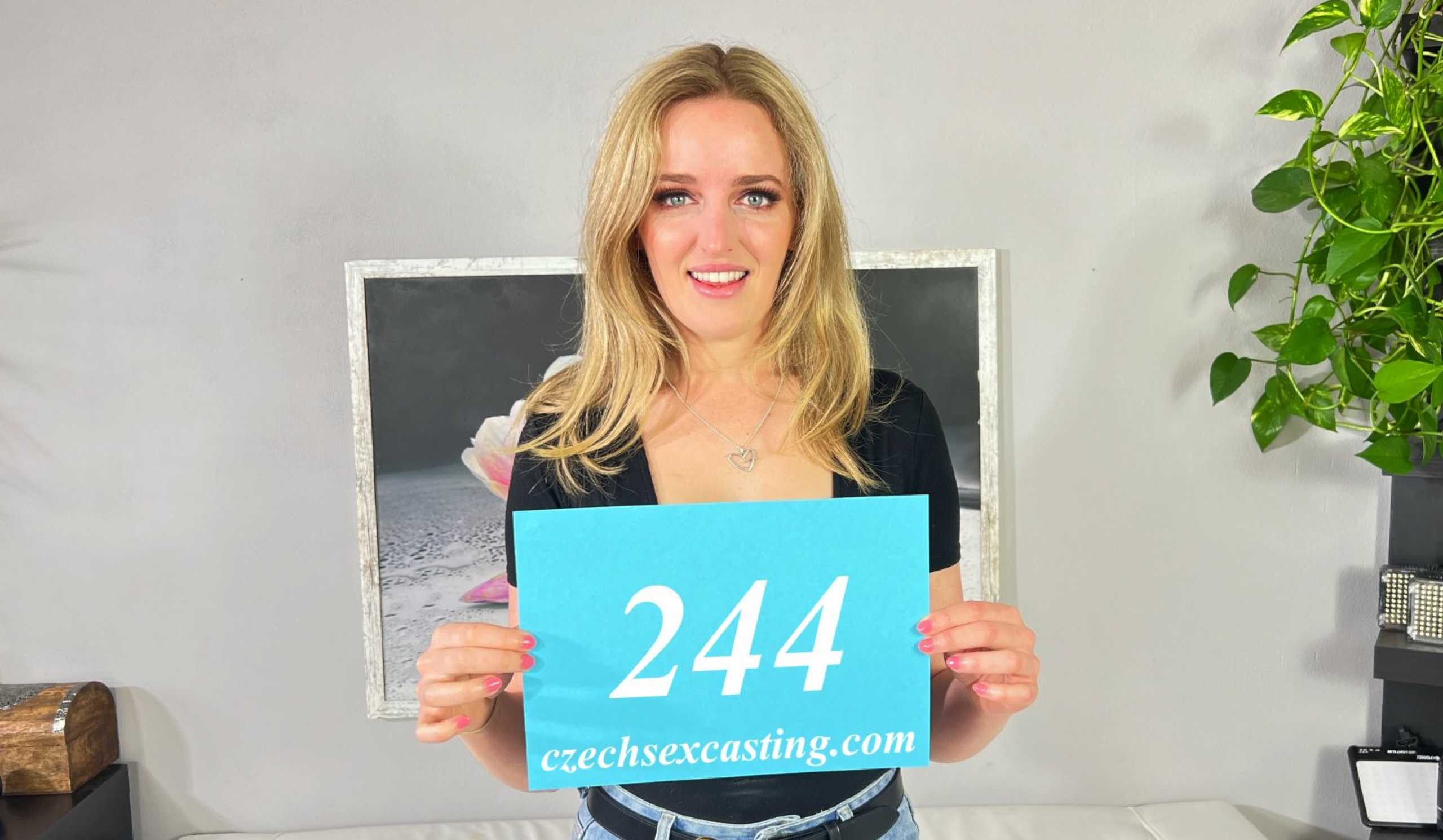 [CzechSexCasting] Charlie Forde (This blonde from Australia is so sexy and horny / 02.23.2022)